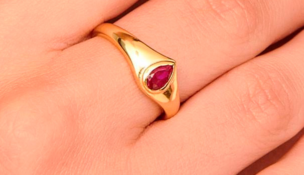 Joyas color 2023 - viva magenta - de Mezea by Brelery